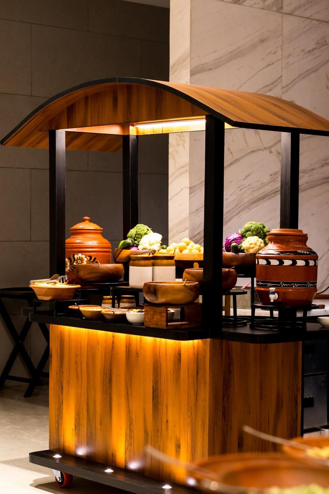 Holiday Inn Lucknow Airport By Ihg Zewnętrze zdjęcie