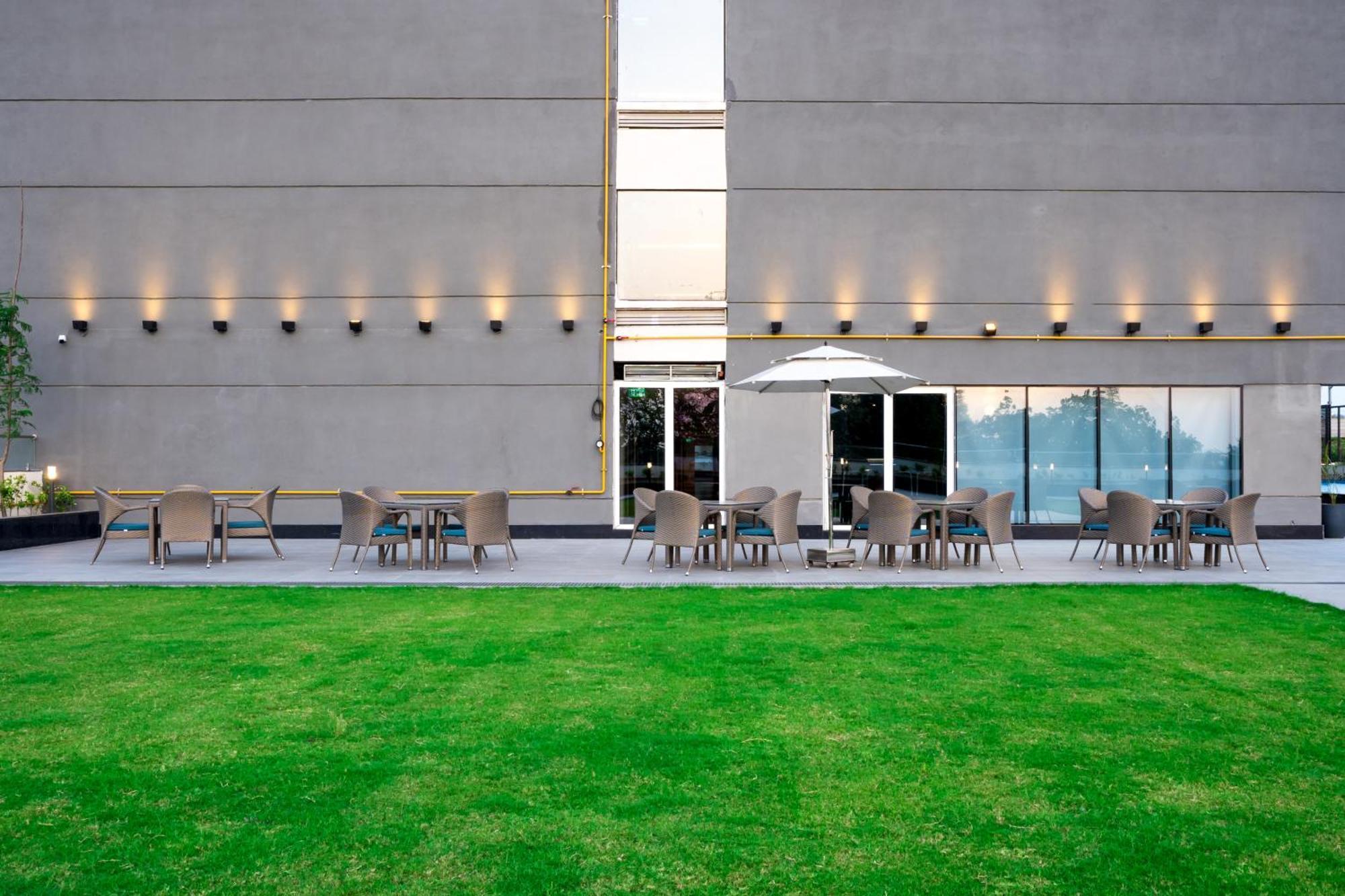 Holiday Inn Lucknow Airport By Ihg Zewnętrze zdjęcie